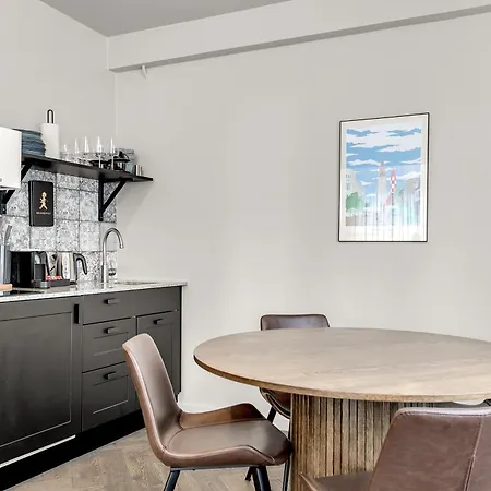 The Swan House By Heimaleiga Aparthotel